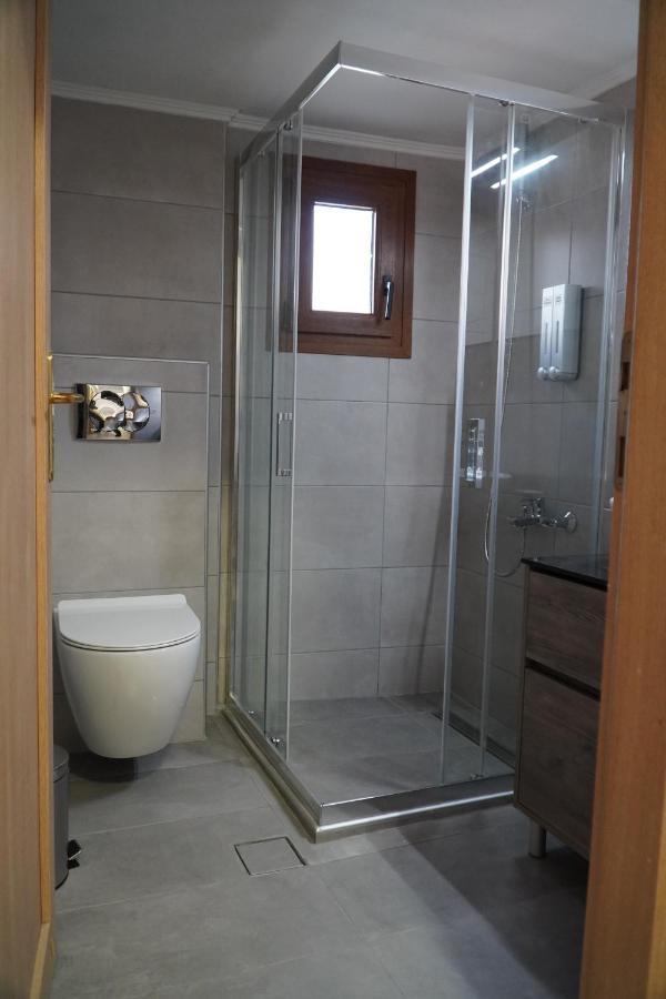 Modern Apartment In Οld Τown Солун Екстериор снимка