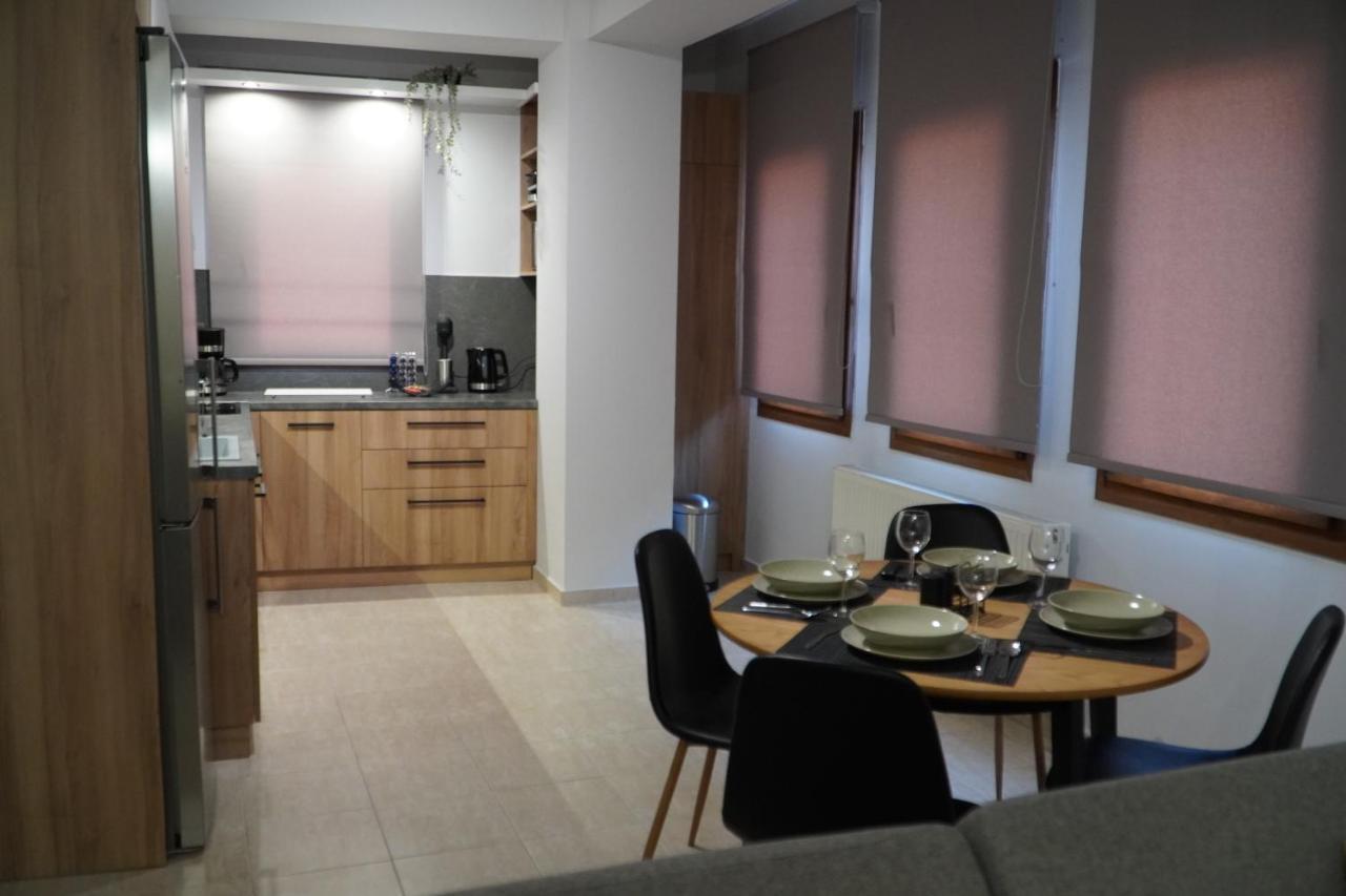 Modern Apartment In Οld Τown Солун Екстериор снимка